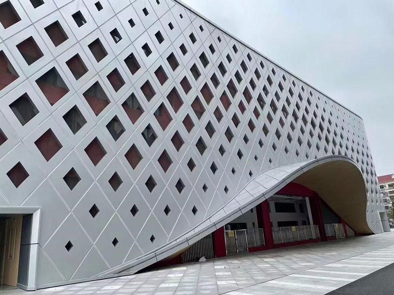 Estadio con estructura de acero rentable