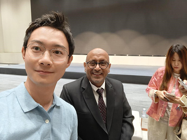 Mo Dongxian se comunicó con Ismail Alami, alcalde de Jizan, Arabia Saudita