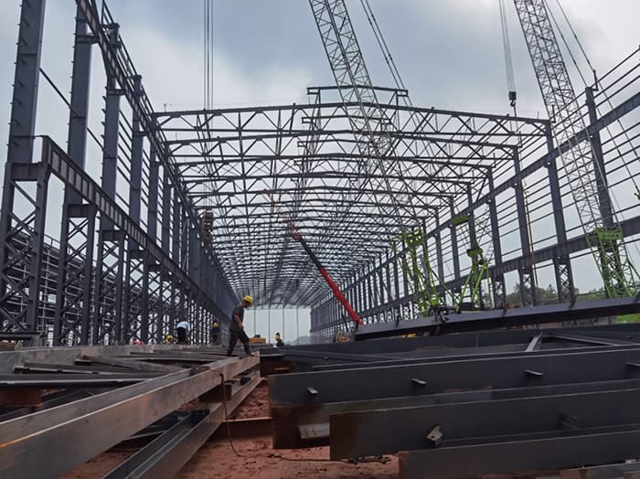 almacén con estructura de portal